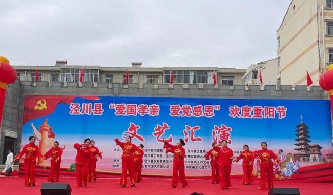 省领导与代表委员共同参加审议讨论