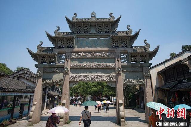 售价30.98万起，长安福特探险者家族亮相武汉，造型硬朗动力强劲