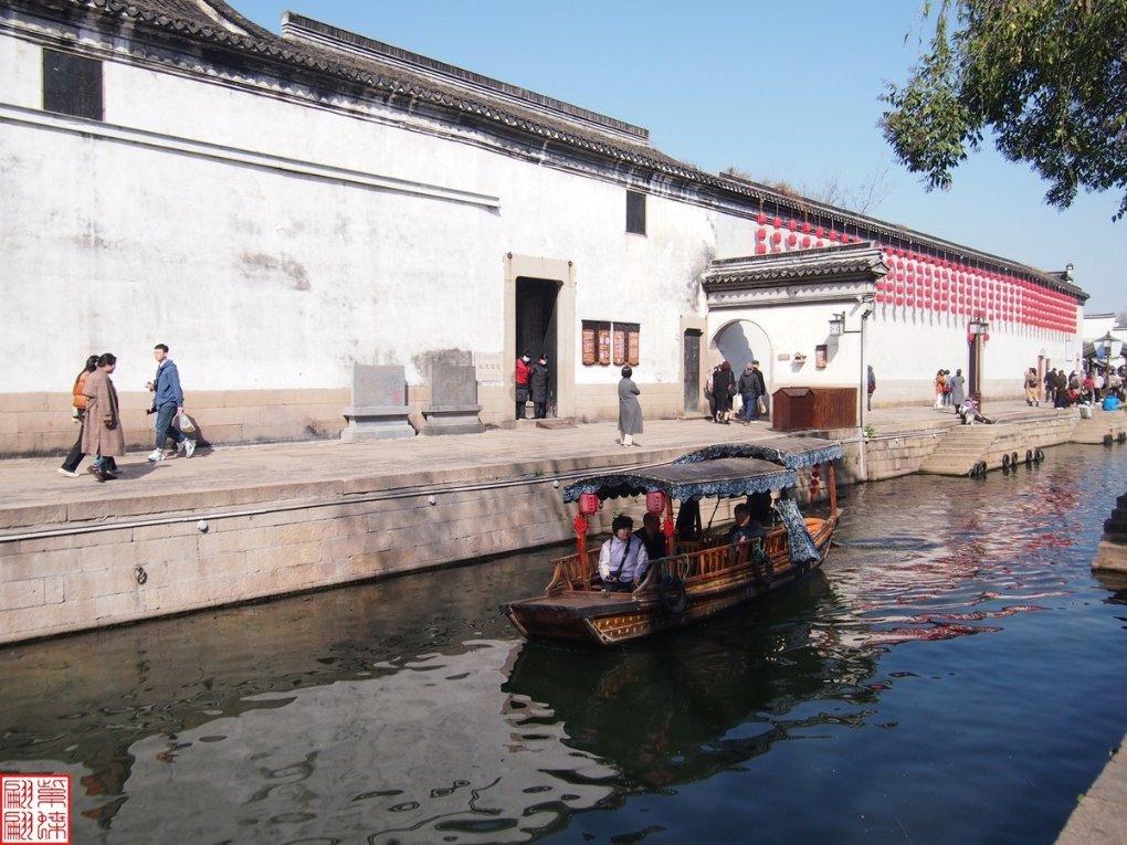任何不同的酒混起来容易让任何一个人喝醉是吗？游戏画面